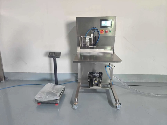 Penuh BIB Semi-otomatis Non-aseptik untuk 2L / 5L / 15L Tas dalam Kotak Mesin Pengisian Jus Buah / Susu / Minyak Dengan PLC
