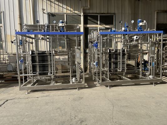 Mesin Pasteurisasi Kecil 500L Dengan PLC CIP Untuk Lini Pemrosesan Susu / Yogurt / Jus Buah SUS304/316